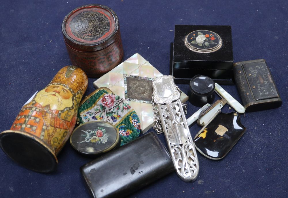 A collection of snuff boxes, pen knives, etc.